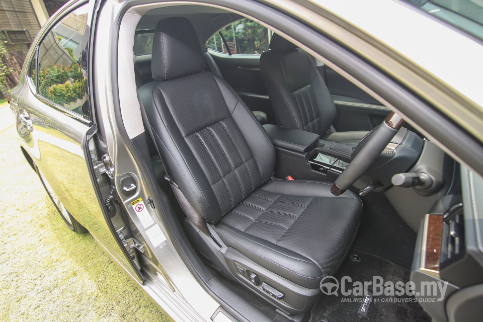 Lexus ES 6th Gen Facelift (2015) Interior