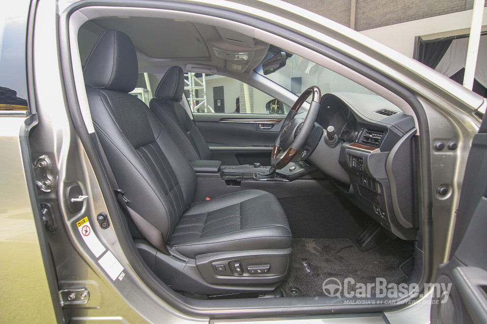 Lexus ES 6th Gen Facelift (2015) Interior