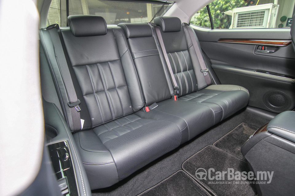 Lexus ES 6th Gen Facelift (2015) Interior