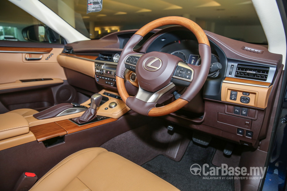 Lexus ES 6th Gen Facelift (2015) Interior