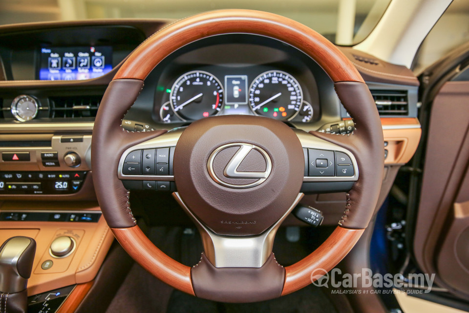 Lexus ES 6th Gen Facelift (2015) Interior