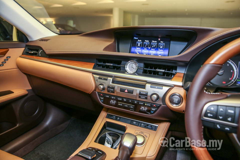 Lexus ES 6th Gen Facelift (2015) Interior