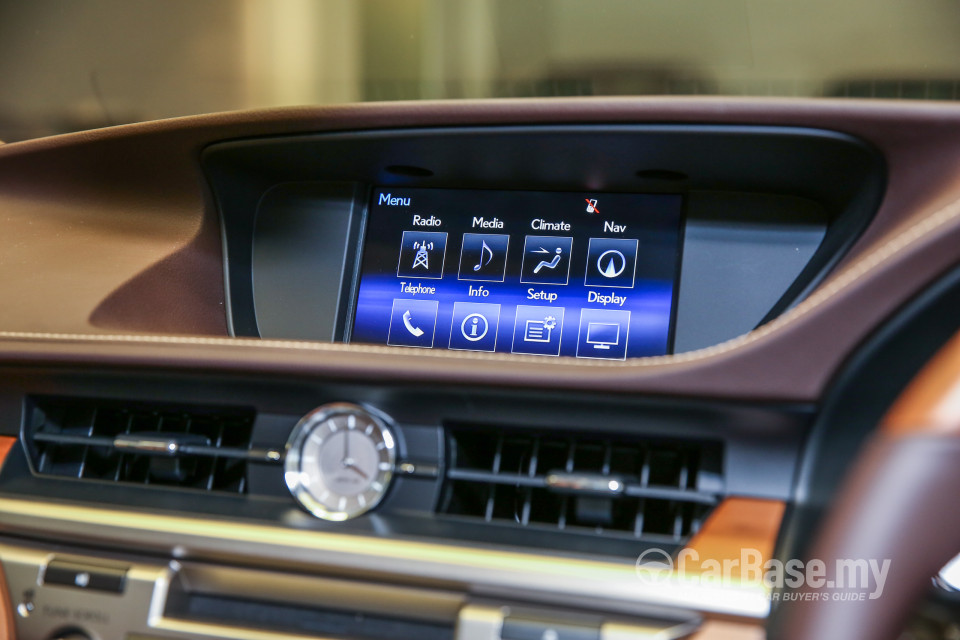 Lexus ES 6th Gen Facelift (2015) Interior
