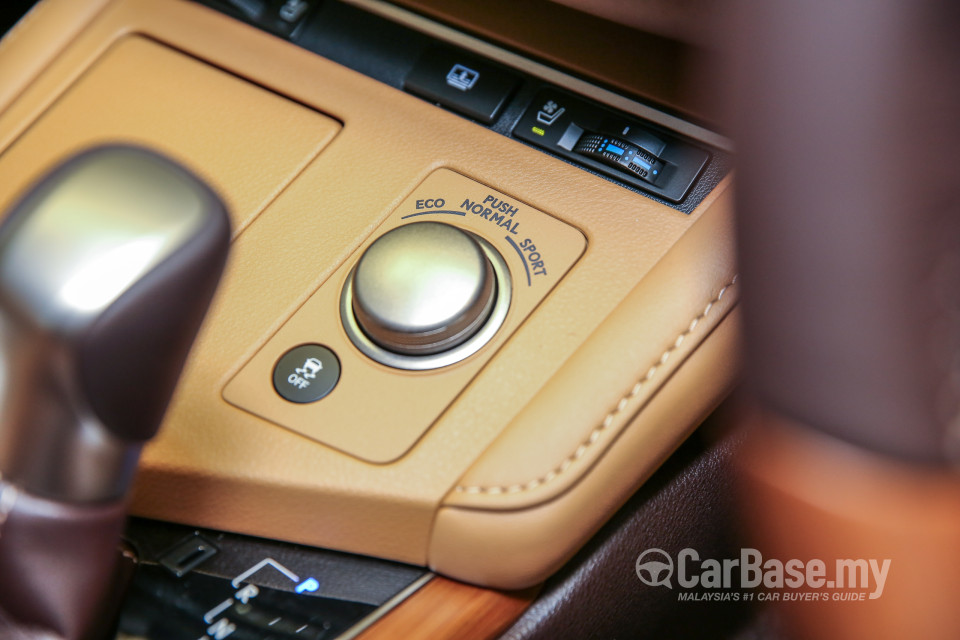 Lexus ES 6th Gen Facelift (2015) Interior