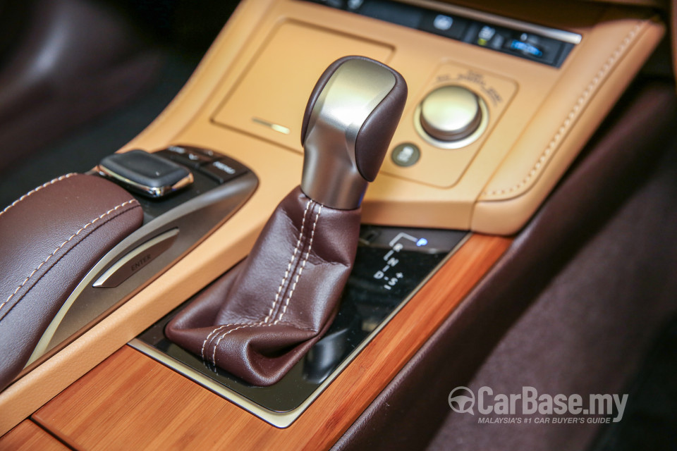 Lexus ES 6th Gen Facelift (2015) Interior