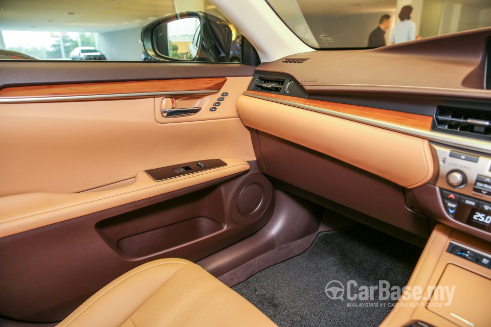 Lexus ES 6th Gen Facelift (2015) Interior