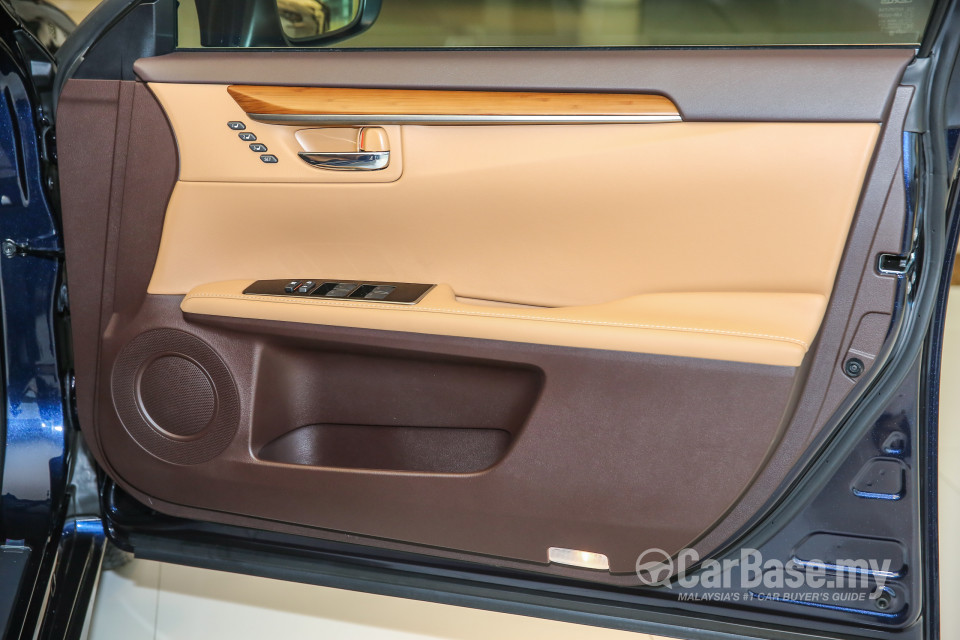 Lexus ES 6th Gen Facelift (2015) Interior
