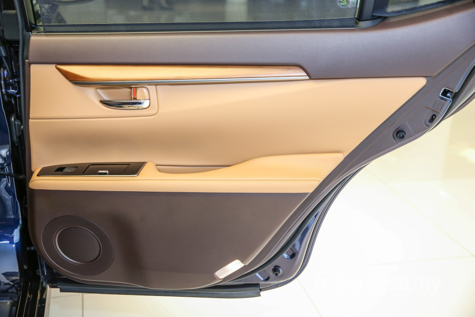 Lexus ES 6th Gen Facelift (2015) Interior