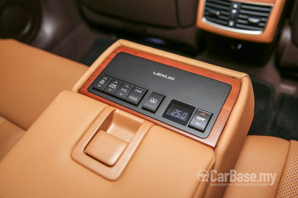 Lexus ES 6th Gen Facelift (2015) Interior