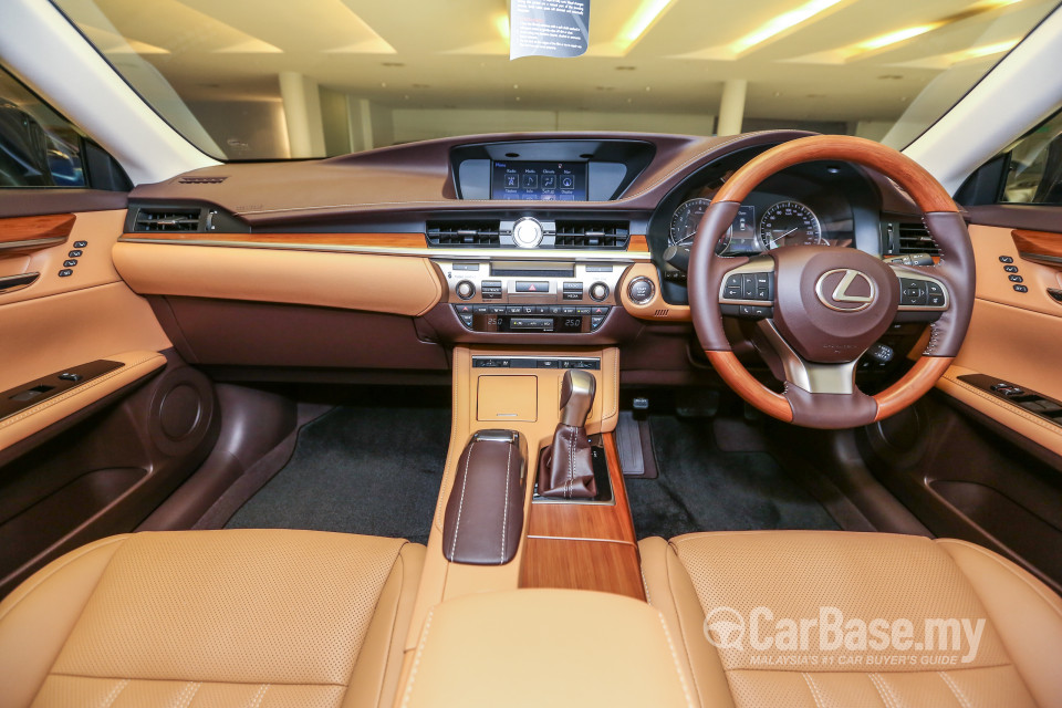Lexus ES 6th Gen Facelift (2015) Interior