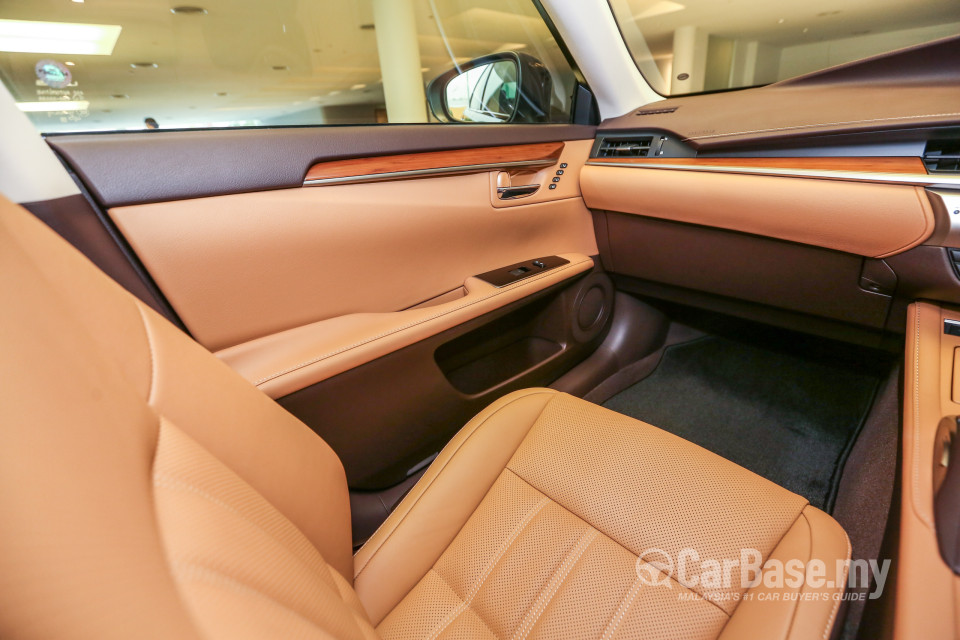 Lexus ES 6th Gen Facelift (2015) Interior
