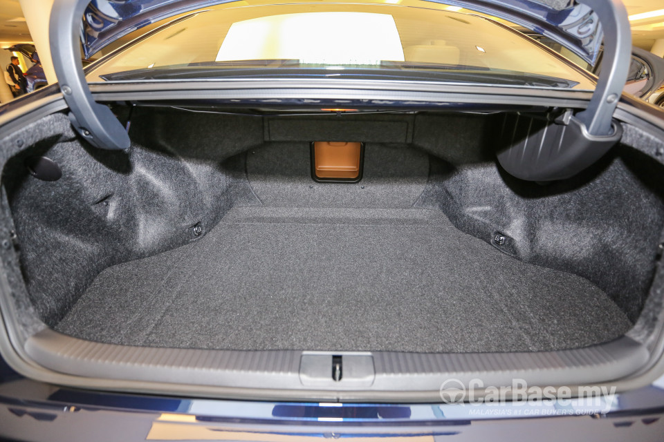 Lexus ES 6th Gen Facelift (2015) Interior