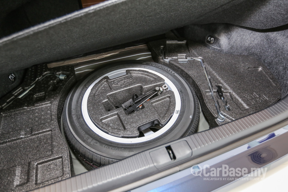 Lexus ES 6th Gen Facelift (2015) Interior