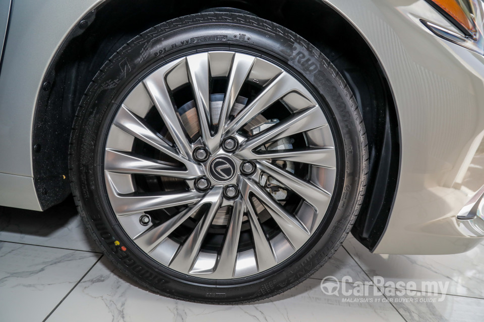 Lexus ES XZ10 (2019) Exterior