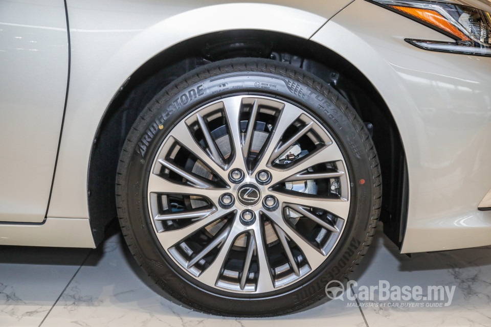 Lexus ES XZ10 (2019) Exterior