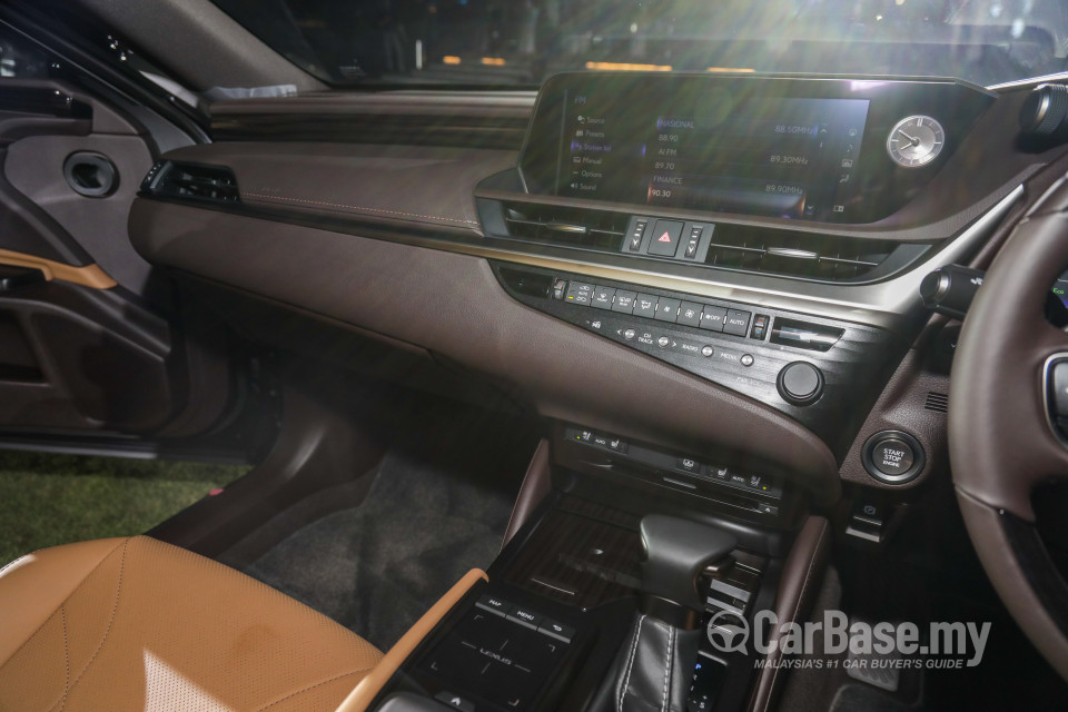 Lexus ES XZ10 (2019) Interior