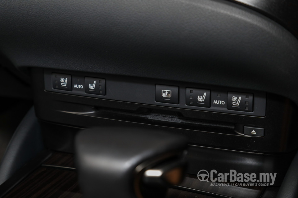 Lexus ES XZ10 (2019) Interior