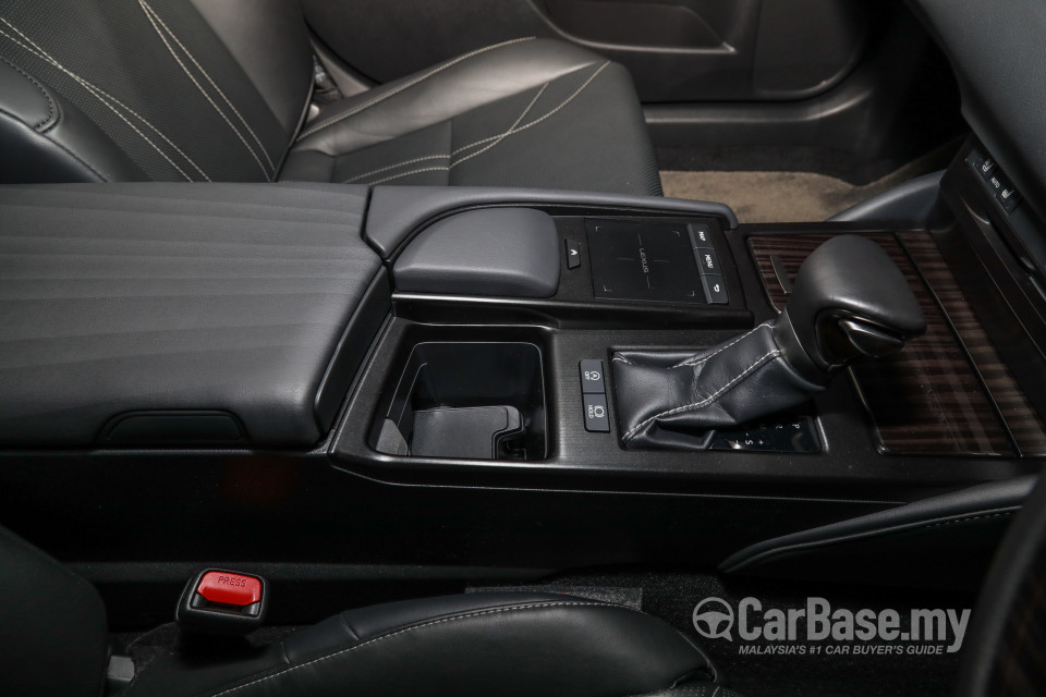 Lexus ES XZ10 (2019) Interior