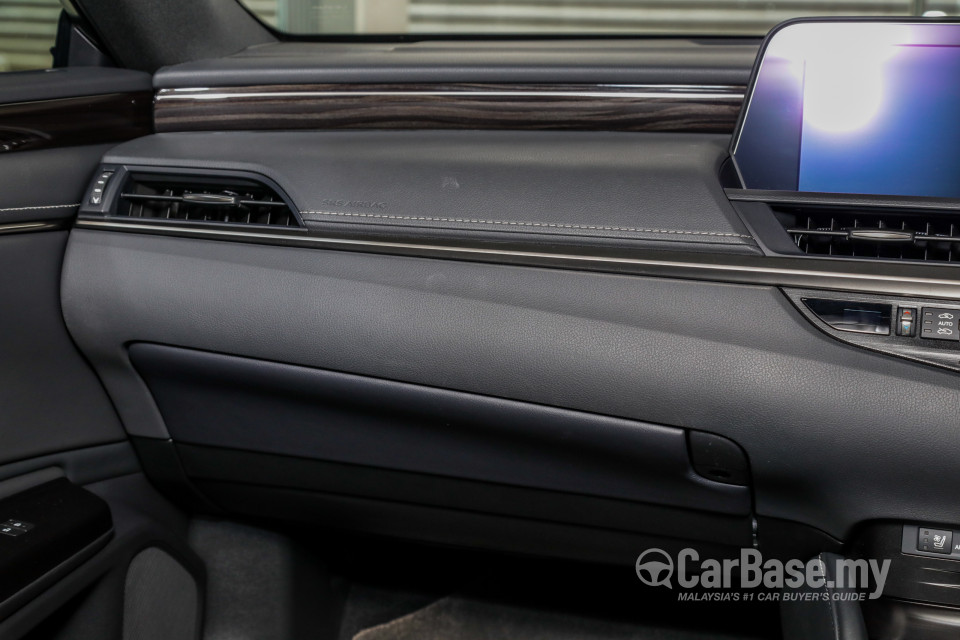 Lexus ES XZ10 (2019) Interior