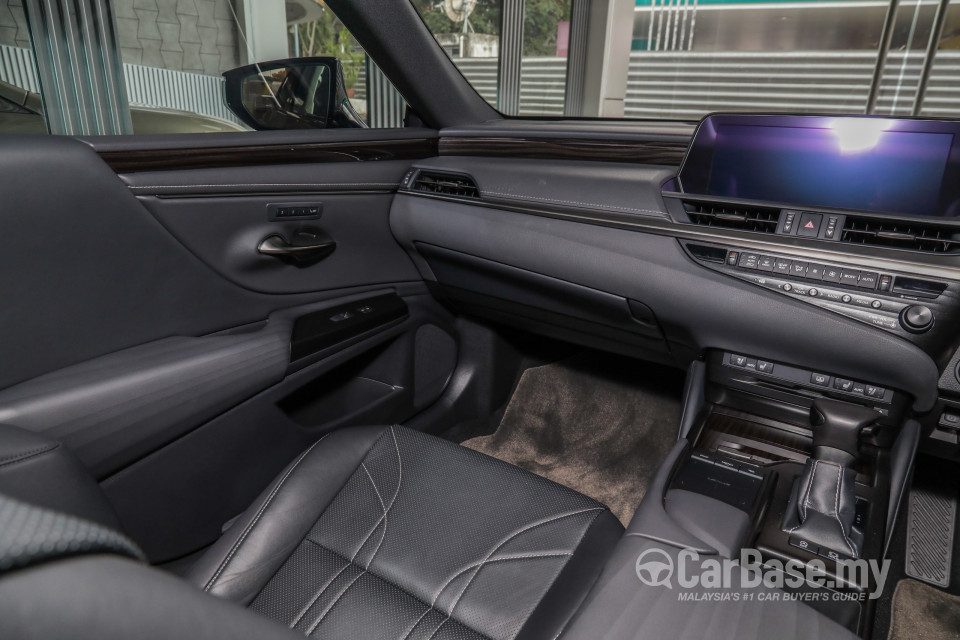 Lexus ES XZ10 (2019) Interior