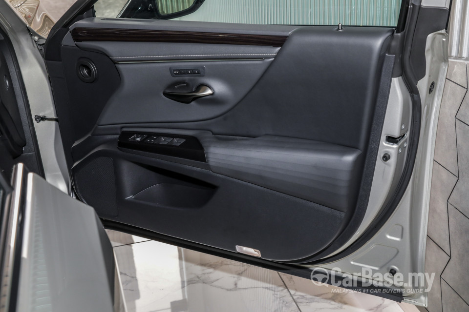 Lexus ES XZ10 (2019) Interior