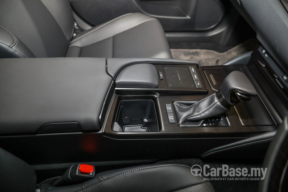 Lexus ES XZ10 (2019) Interior