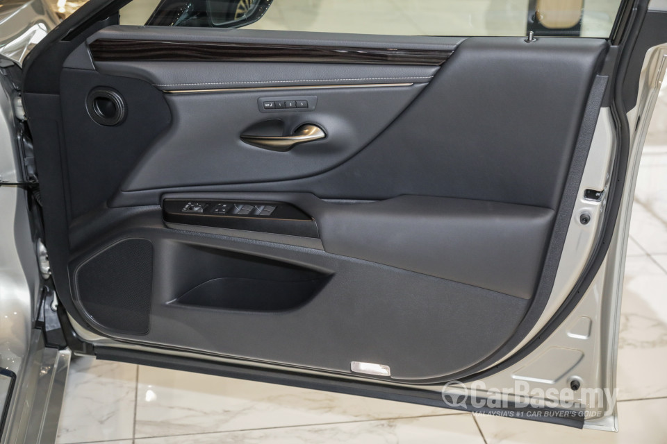 Lexus ES XZ10 (2019) Interior