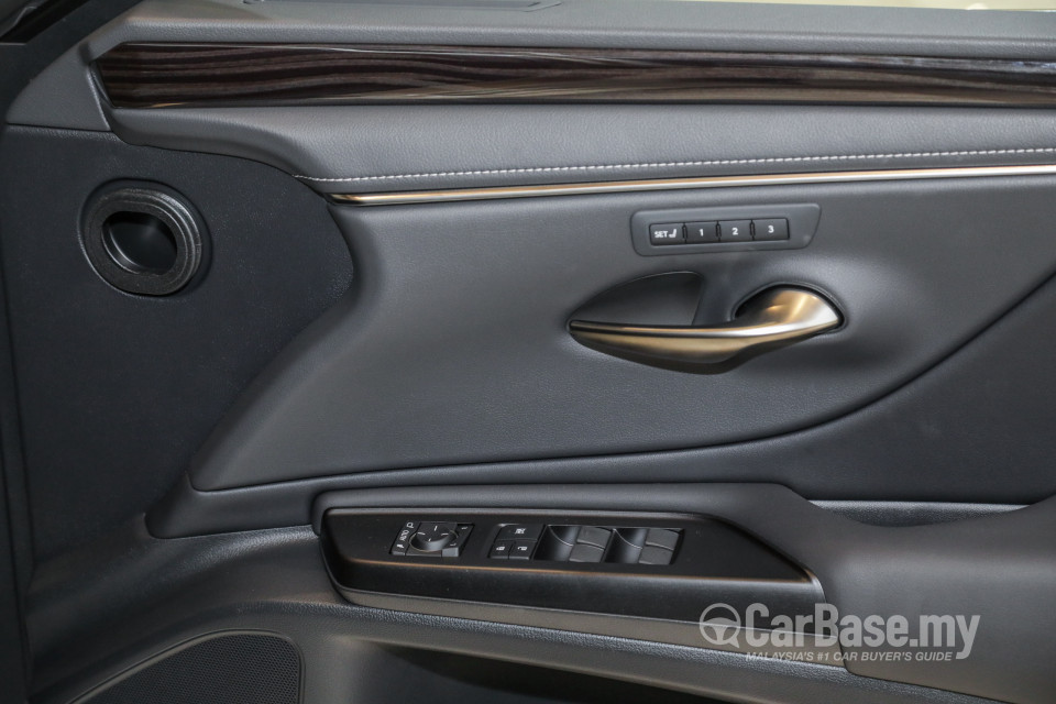 Lexus ES XZ10 (2019) Interior