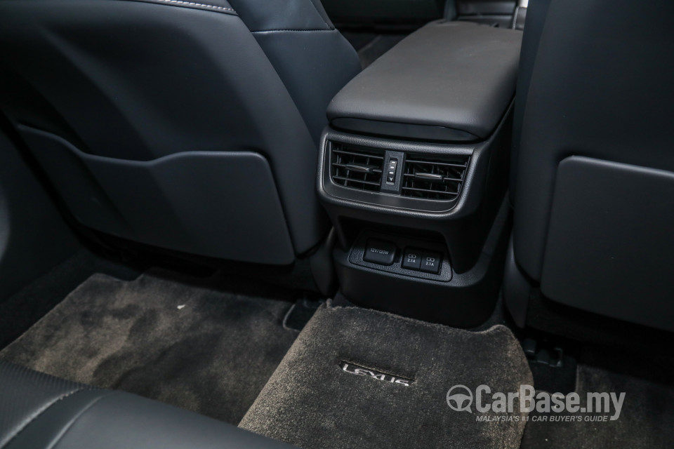 Lexus ES XZ10 (2019) Interior