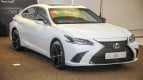 Lexus ES Exterior photo