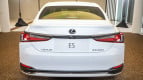 Lexus ES Exterior photo