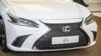 Lexus ES Exterior photo