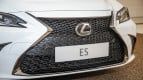 Lexus ES Exterior photo