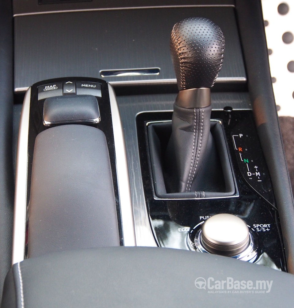 Lexus GS L10 (2013) Interior