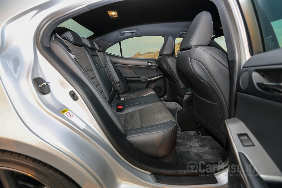 Toyota Fortuner AN160 (2016) Interior