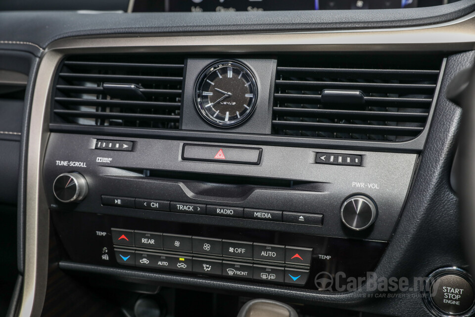 Proton Exora Mk1 RC (2019) Interior