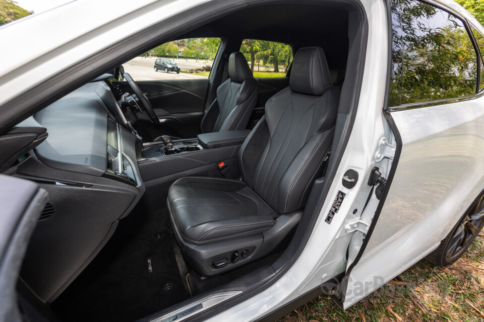 Lexus RX ALA10 (2023) Interior
