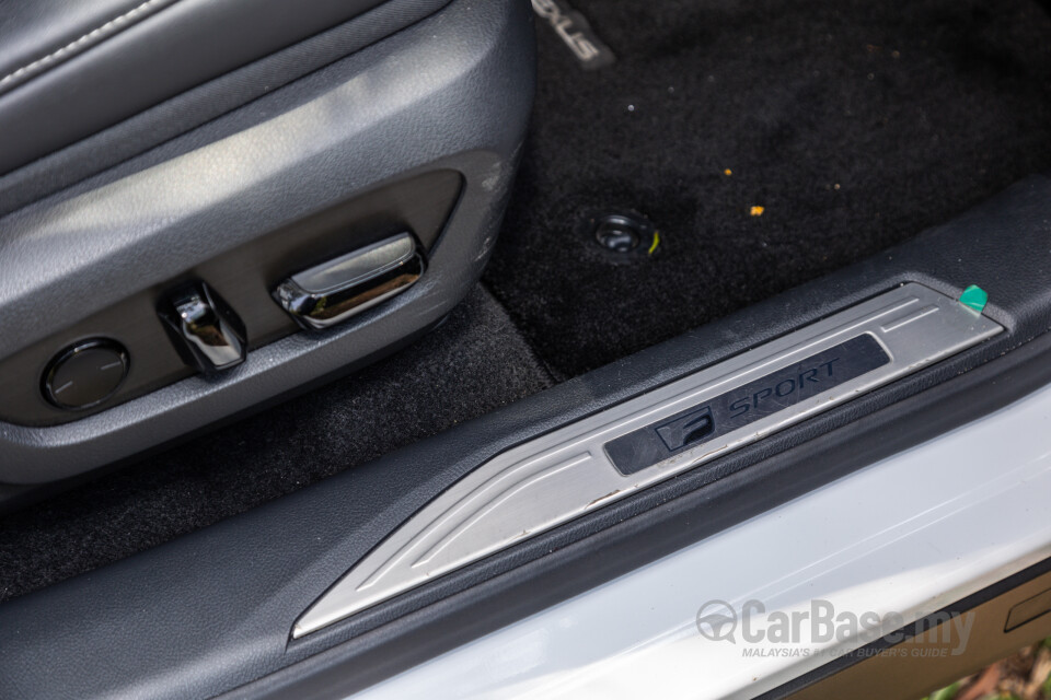 Lexus RX ALA10 (2023) Interior