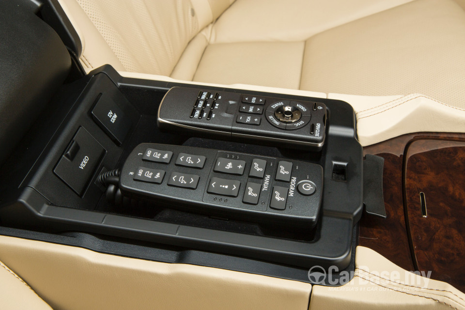 Lexus LS XF40 Facelift (2012) Interior