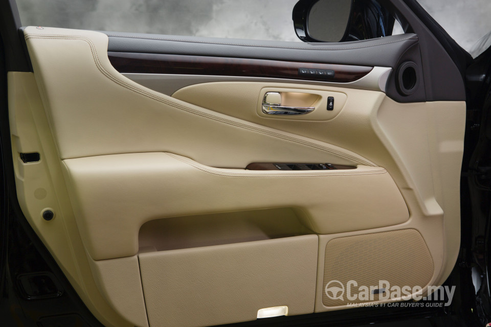 Lexus LS XF40 Facelift (2012) Interior