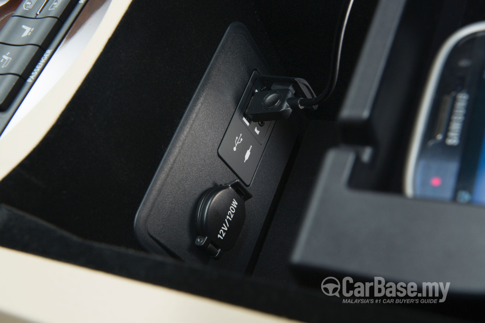 Lexus LS XF40 Facelift (2012) Interior