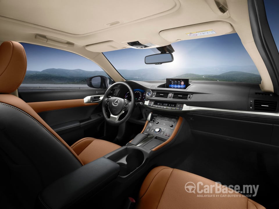 Lexus CT ZWA10 Facelift (2014) Interior