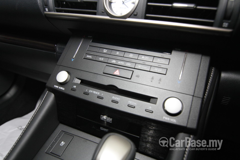 Lexus RC 1st Generation (2014) Interior