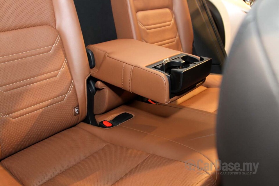 Perodua Aruz D38L (2019) Interior