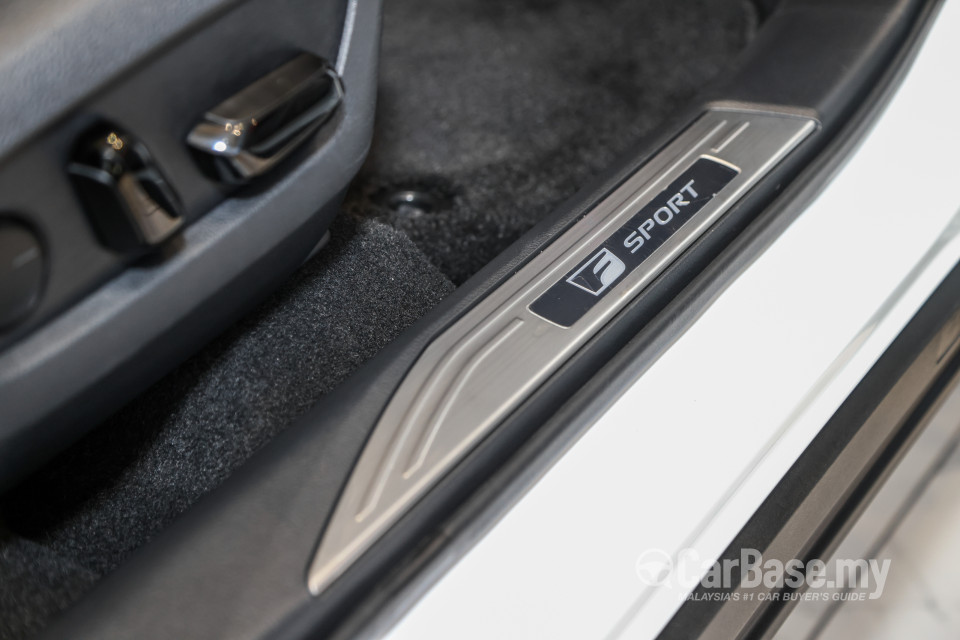 Lexus NX AZ20 (2022) Interior
