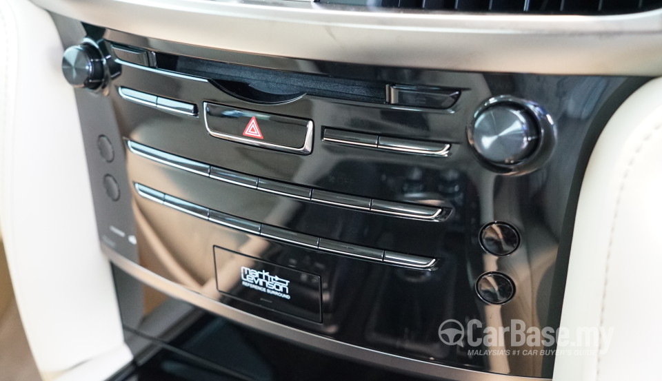 Lexus LX J200 Facelift (2015) Interior