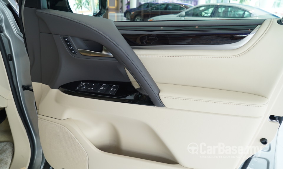 Lexus LX J200 Facelift (2015) Interior