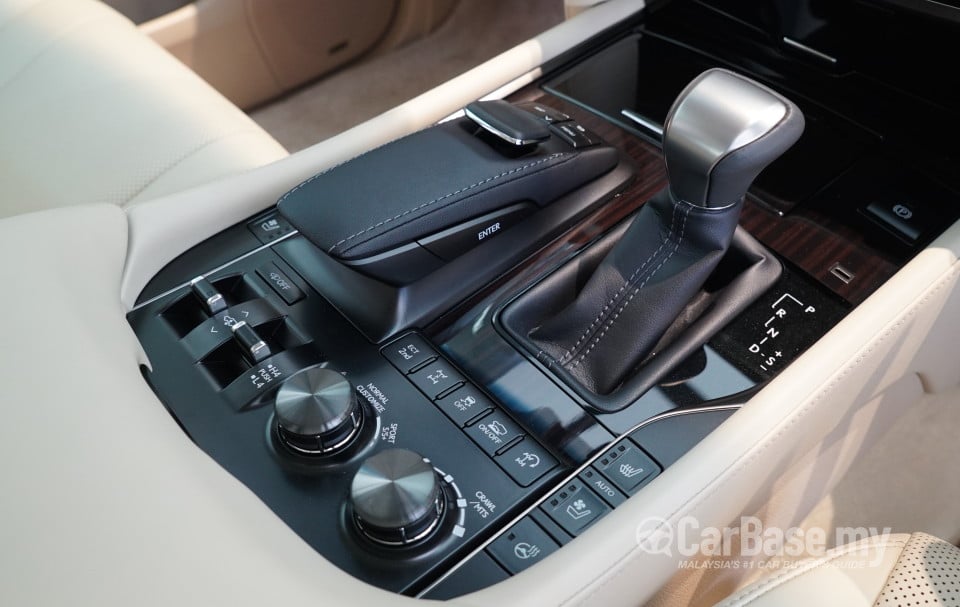 Lexus LX J200 Facelift (2015) Interior
