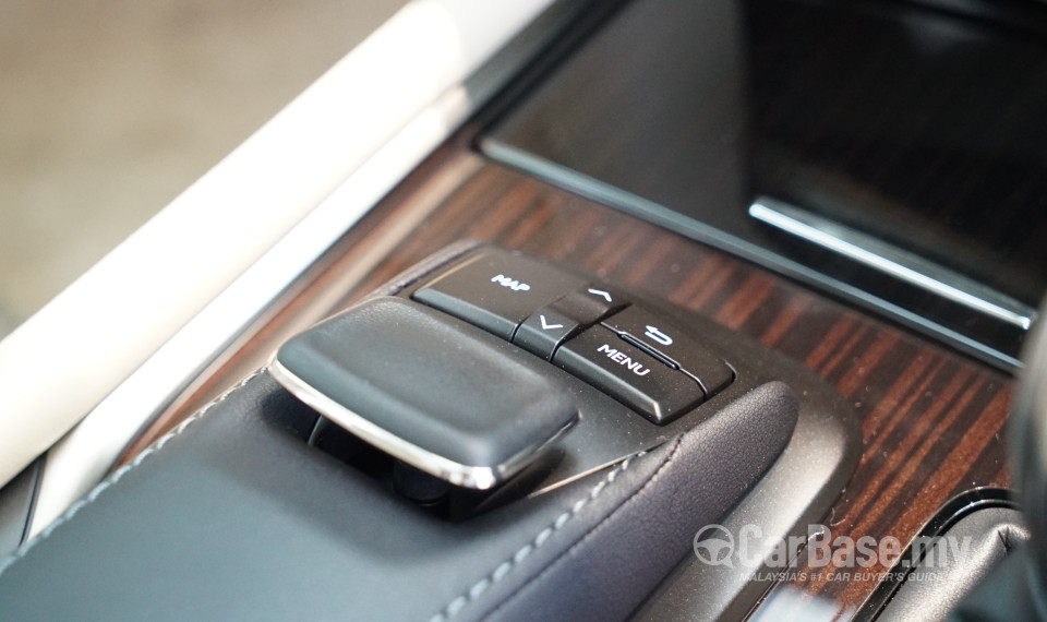 Lexus LX J200 Facelift (2015) Interior