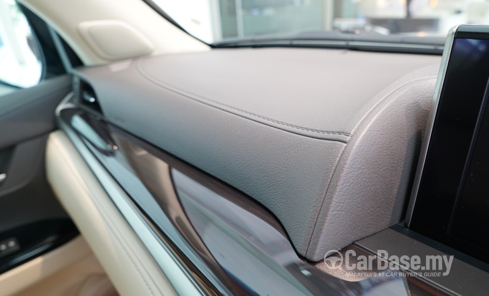Lexus LX J200 Facelift (2015) Interior